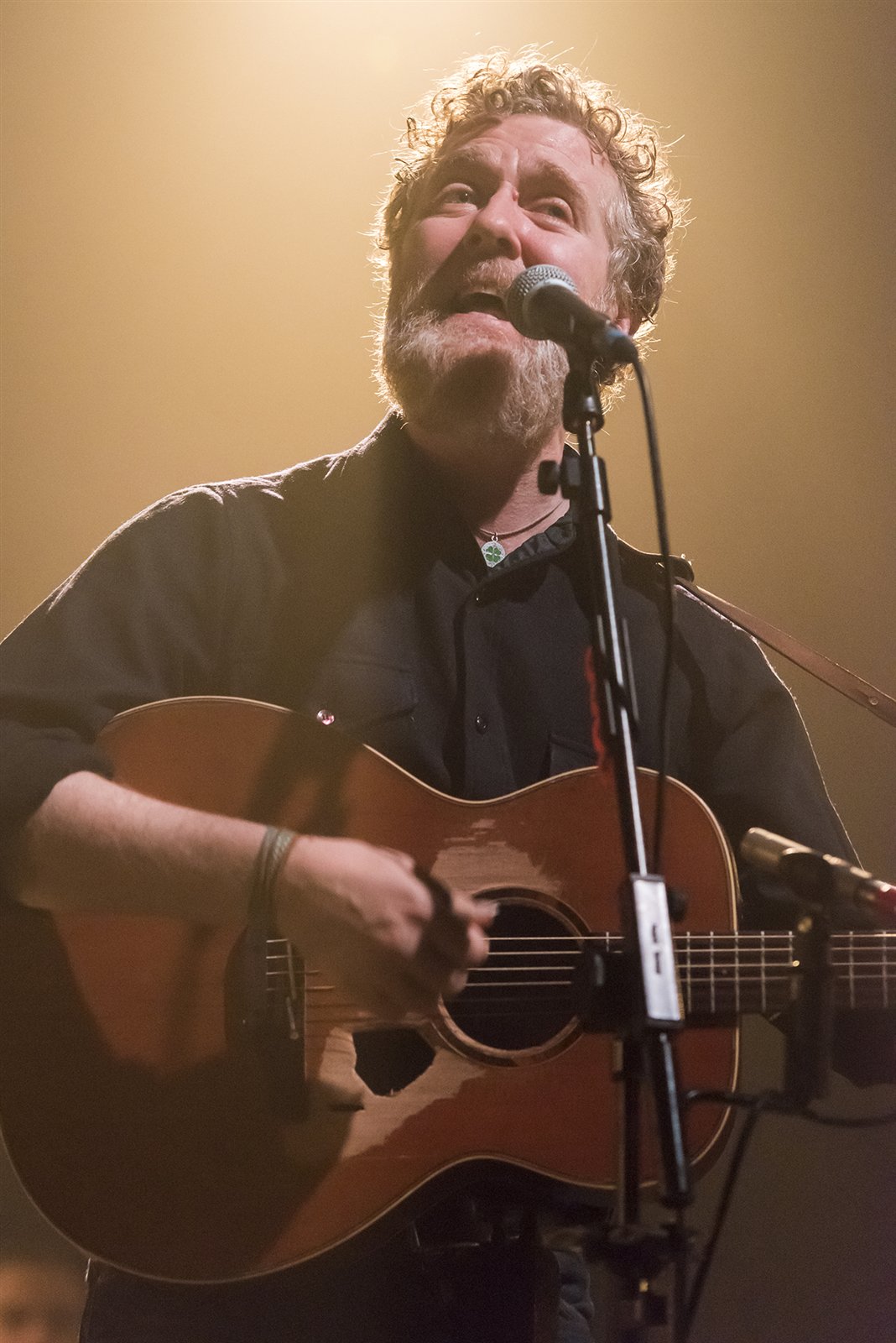 Glen Hansard singing and playing acoustic guitar in Frankfurt in 2016